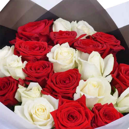 Монобукет из 21 красной и белой розы Premium 40 см