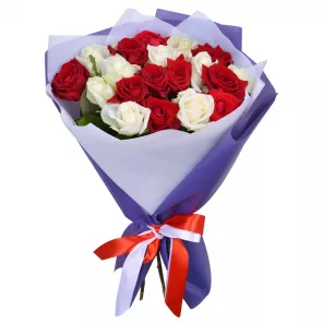 19 красных и белых роз premium 40 см
