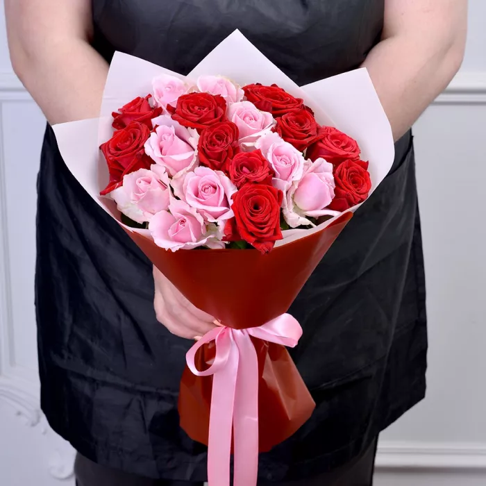 19 разноцветных роз premium 40 см