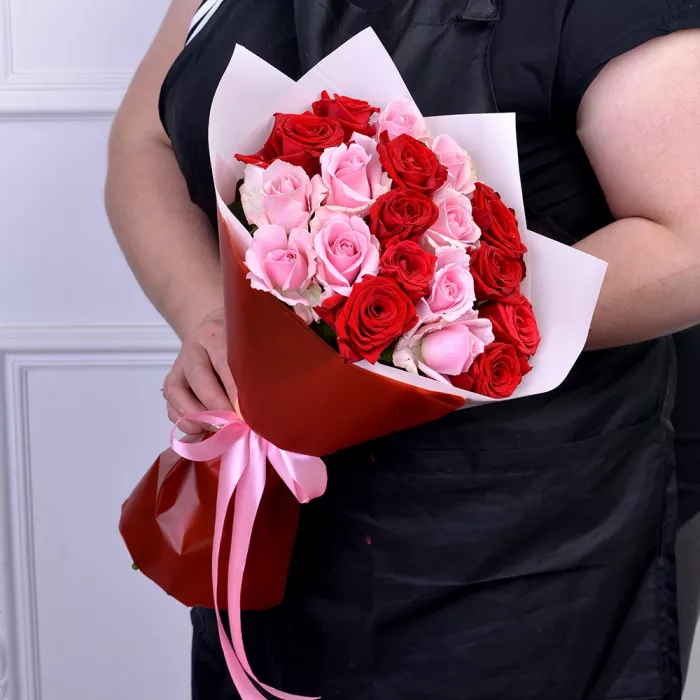 19 разноцветных роз premium 40 см