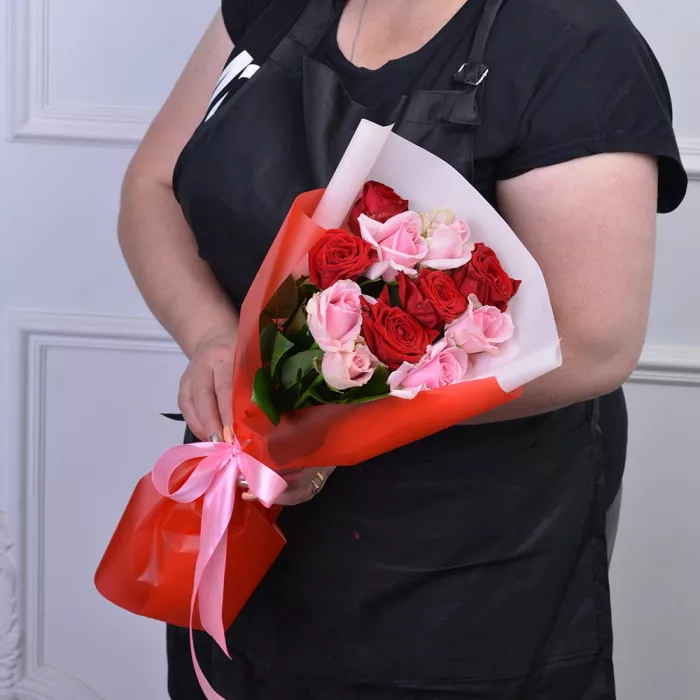 Букет из 11 разноцветных роз premium 40 см