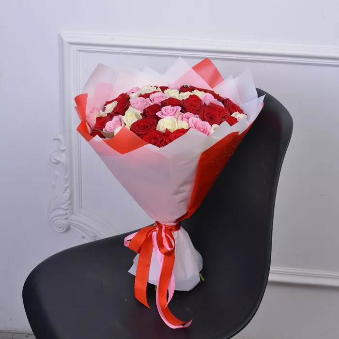 Букет из 51 разноцветной розы 40 см