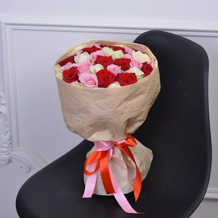 35 разноцветных роз premium 40 см