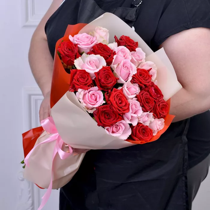 25 разноцветных роз premium 40 см