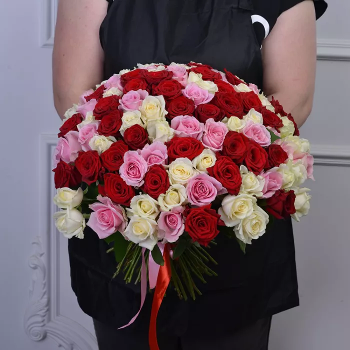 Букет из 101 разноцветных роз Premium 40 см