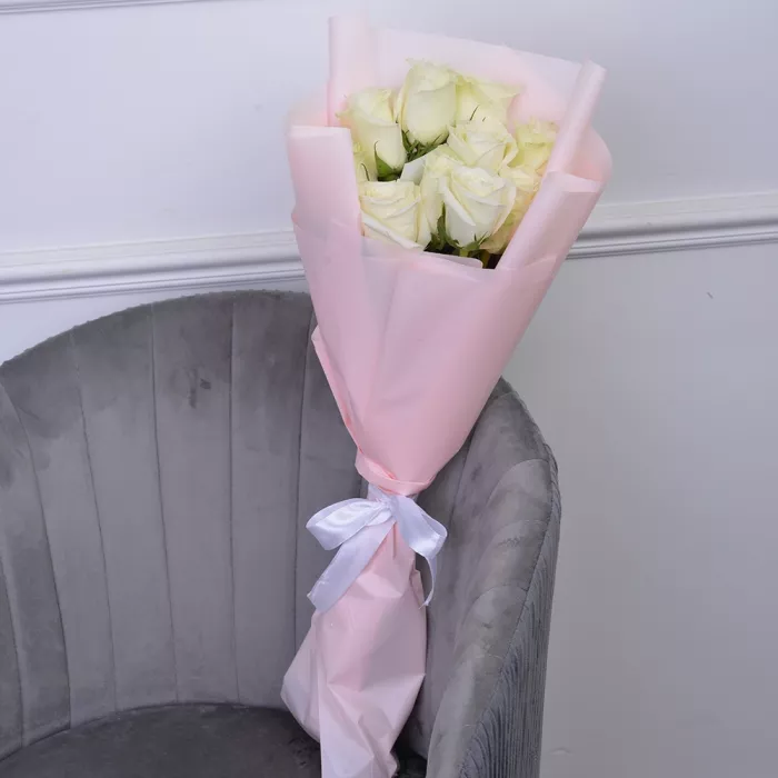 Букет из 9 белых роз premium 40 см