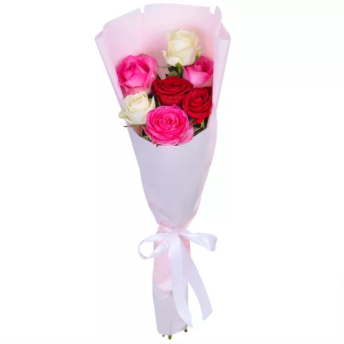 Букет из 7 разноцветных роз 60 см Букет из 7 разноцветных роз 60 см