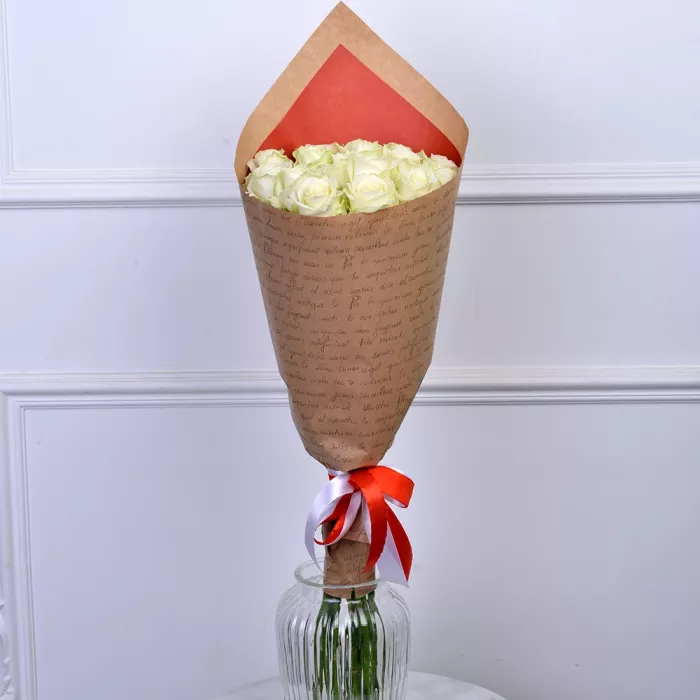 Букет из 15 белых роз 60 см