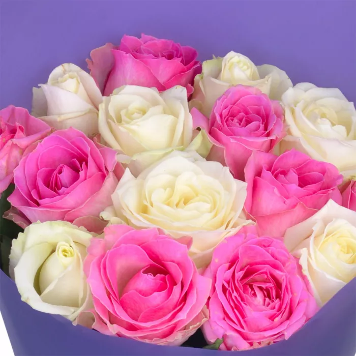 Букет из 15 разноцветных роз 50 см