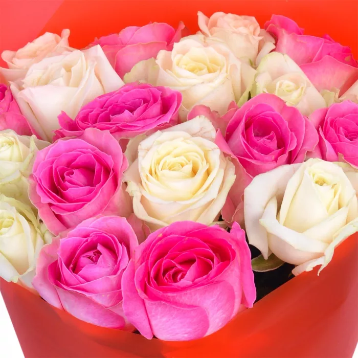 Букет из 19 разноцветных роз 50 см в пленке