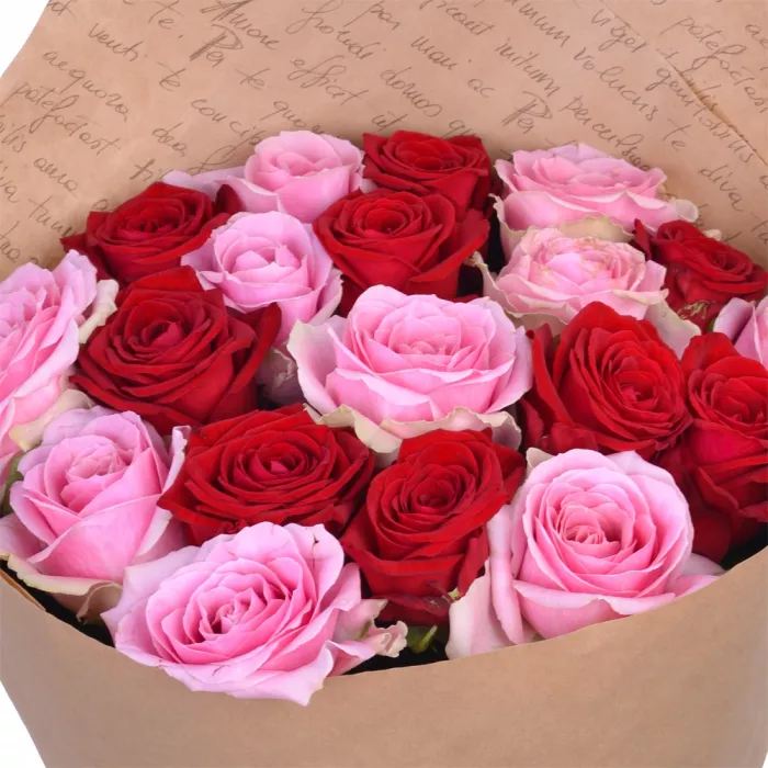 19 разноцветных роз 60 см в крафте