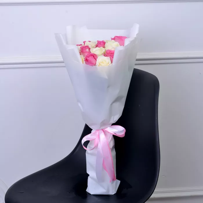 Букет из 21 разноцветной розы Premium 50 см