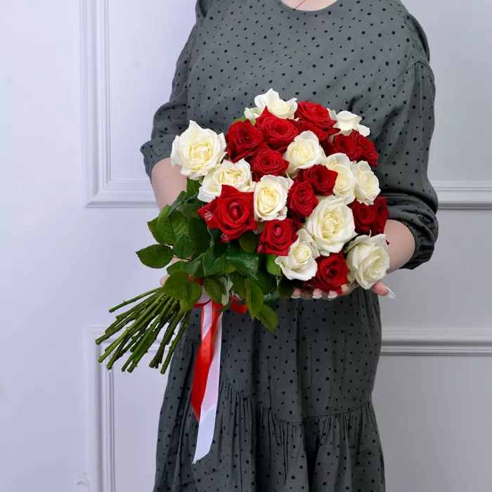 Букет из 25 разноцветных роз Premium 50 см