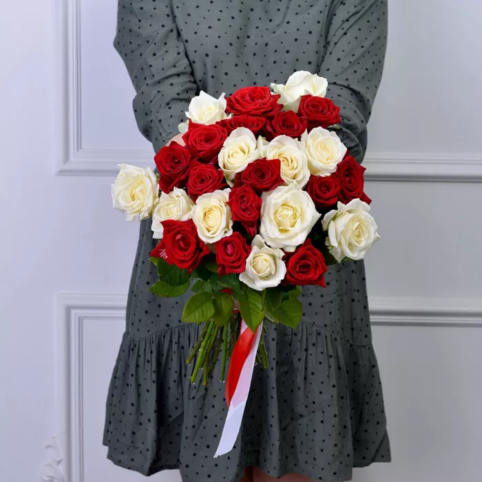 Букет из 25 разноцветных роз Premium 50 см