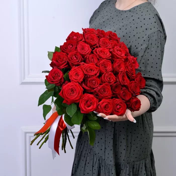 35 красных роз Premium 60 см