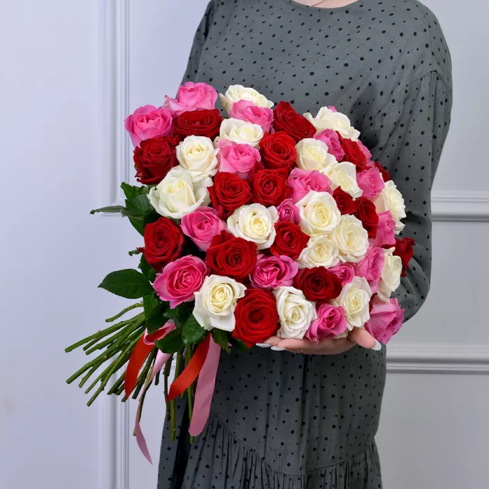 Букет из 51 разноцветной розы Premium 50 см
