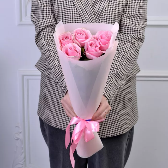 Букет из 5 розовых роз 50 см