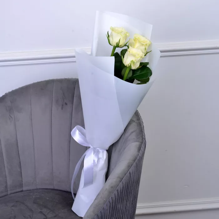 3 белые роз 50 см