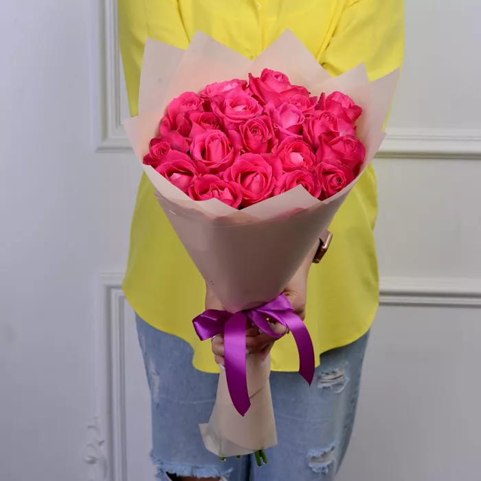 Букет из 19 малиновых роз 50 см