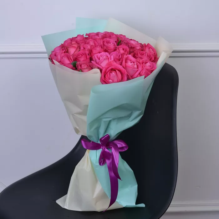 Букет из 35 малиновых  роз 50 см