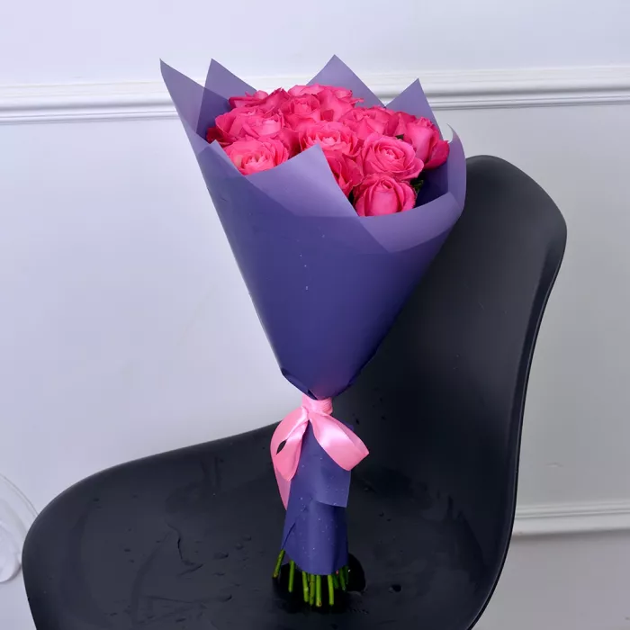 15 малиновых роз 50 см