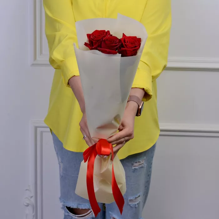 Букет из 3 красных роз 60 см