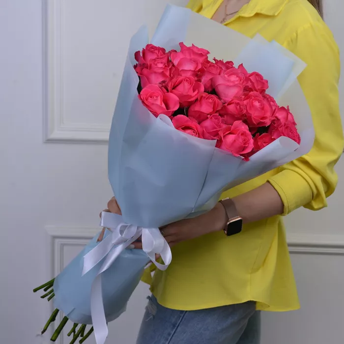 Букет из 21 малиновой розы 60 см