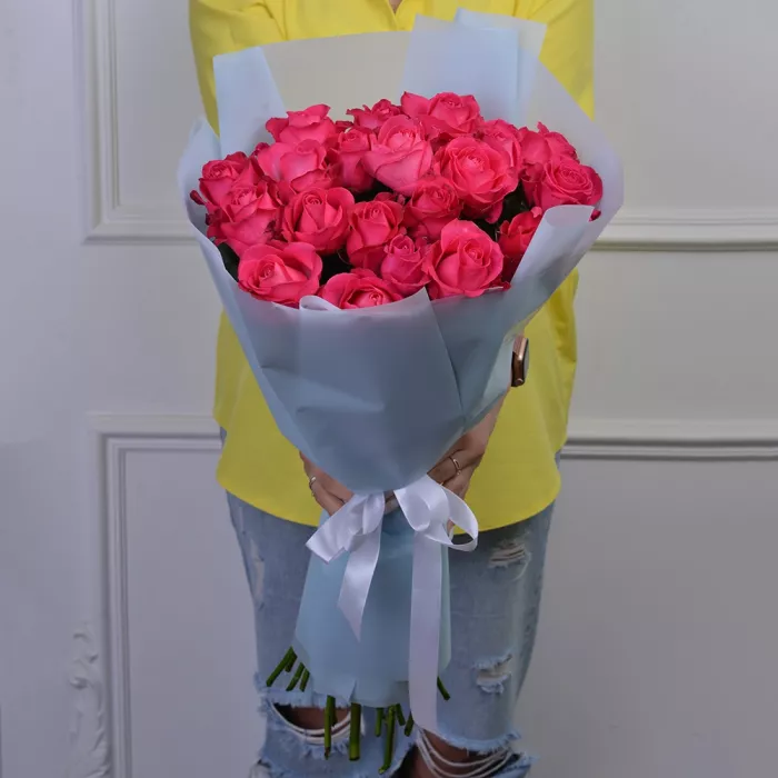 Букет из 21 малиновой розы 60 см