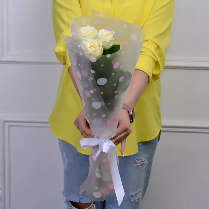 Букет из 3 белых роз 60 см