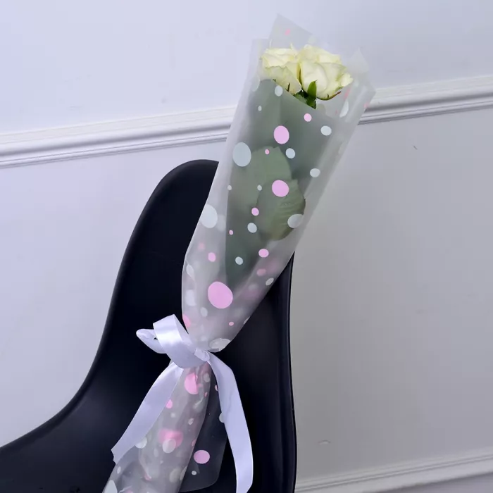 Букет из 3 белых роз 60 см