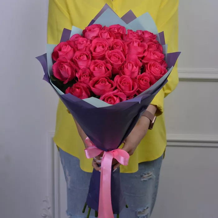 25 малиновых роз 60 см