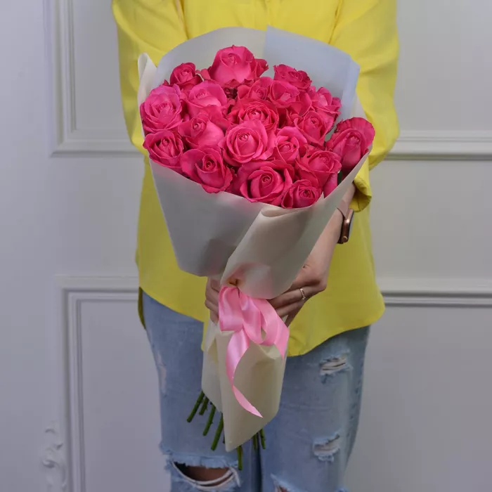 19 малиновых роз 60 см