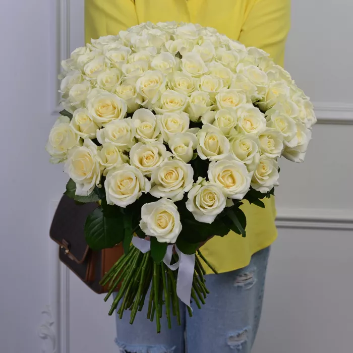 75 белых роз Premium 50 см