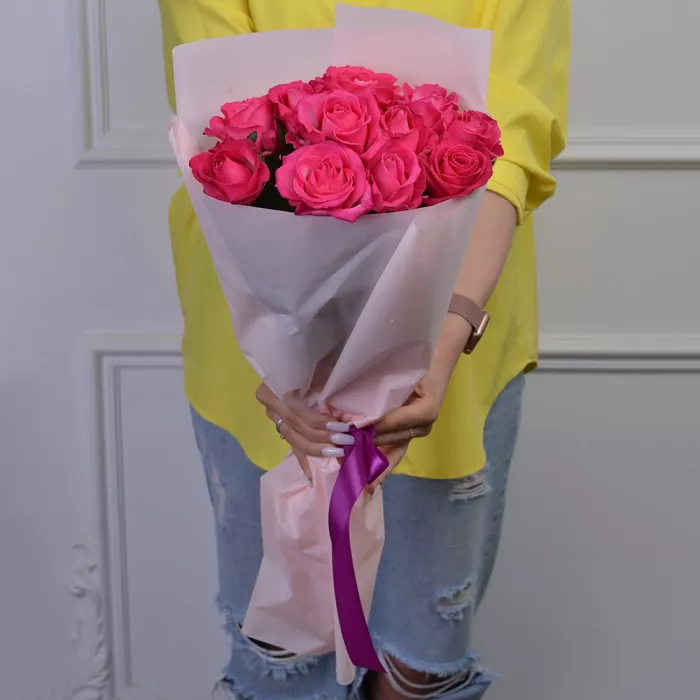 11 малиновых роз 50 см