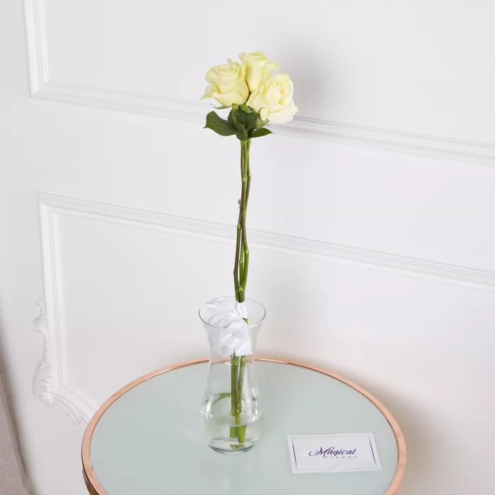 3 белые розы Эквадор 70 см