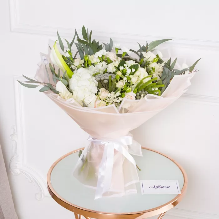 Букет из роз, каллов и гвоздик