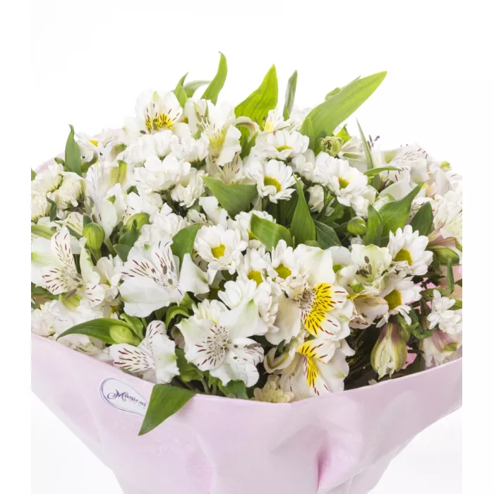 Букет из белых альстромерий