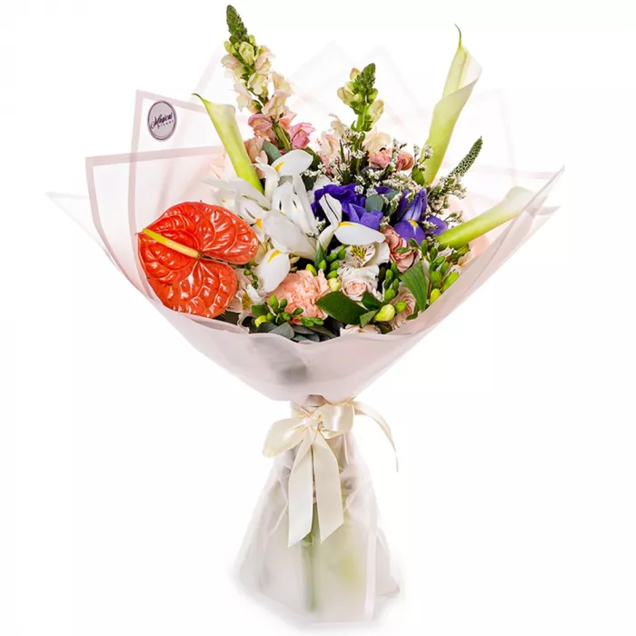 Букет из гвоздик, калл и фрезии