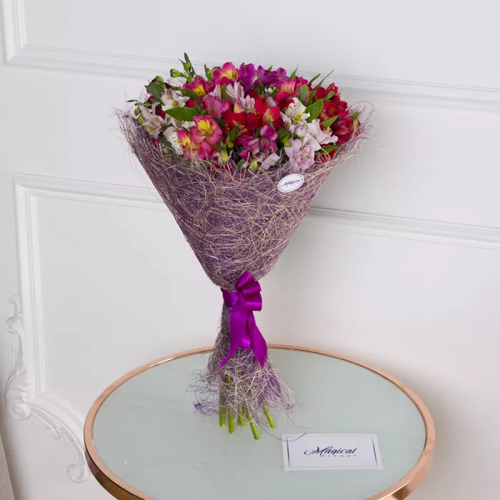 Букет из 15 разноцветных альстромерий