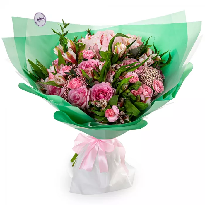 Букет из роз, гвоздик и гортензий Букет из роз, гвоздик и гортензий