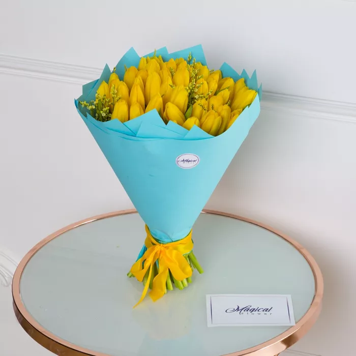 Букет из 51 желтого тюльпана с лимониумом