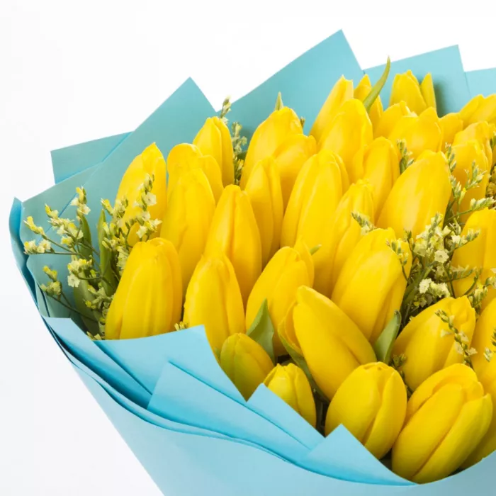 Букет из 51 желтого тюльпана с лимониумом
