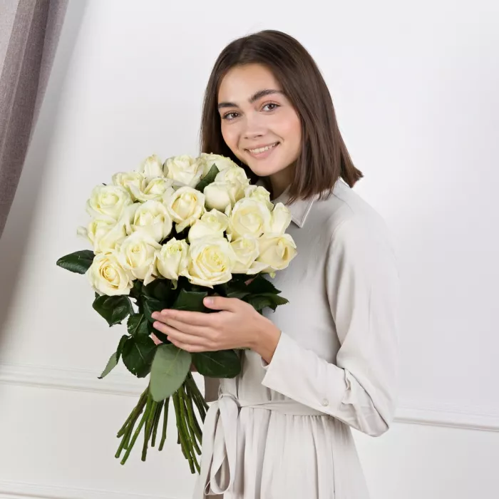 25 белых роз 60 см 25 белых роз 60 см