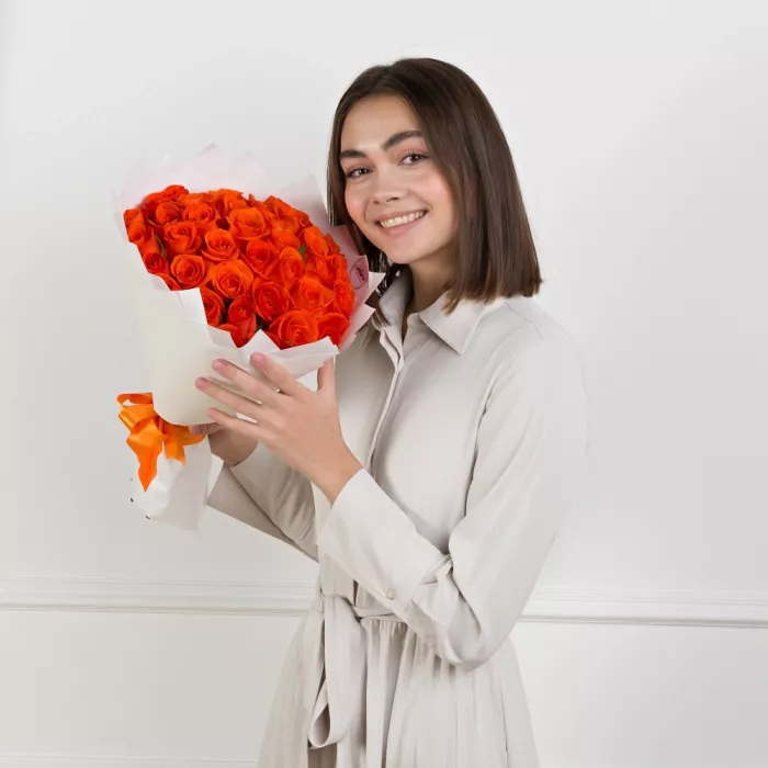 35 оранжевых роз