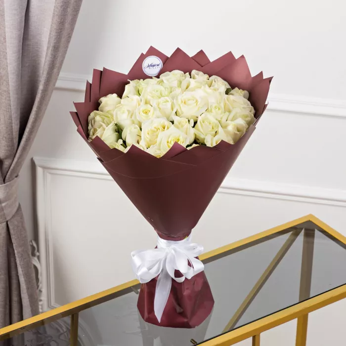 Букет из 35 белых роз 60 см