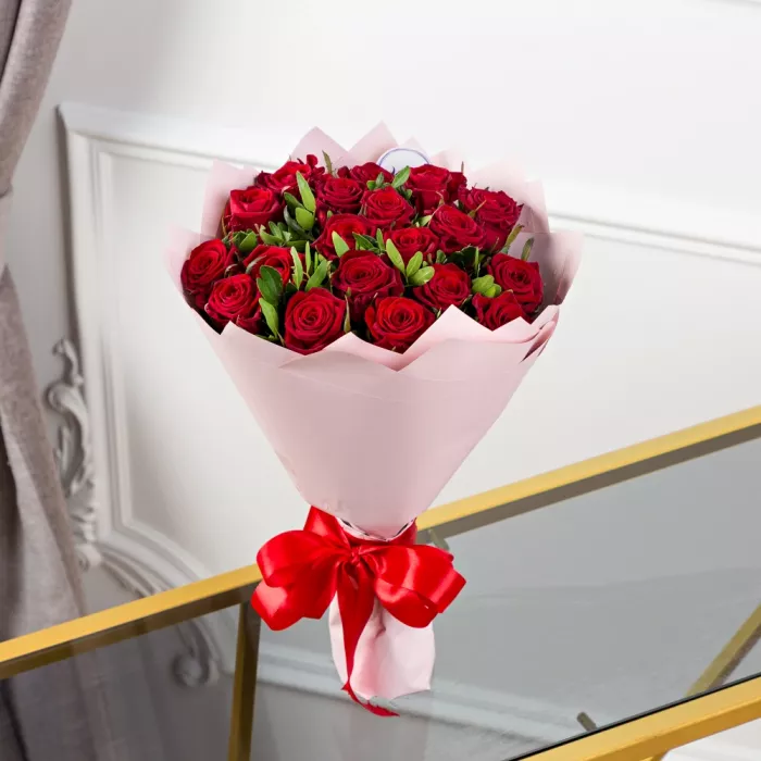 Букет из 19 красных роз 40 см Букет из 19 красных роз 40 см