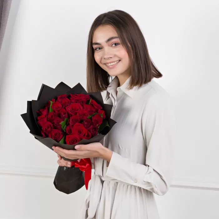 Букет из 25 красных роз 40 см Букет из 25 красных роз 40 см