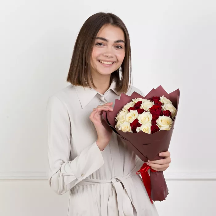 25 разноцветных роз 40 см