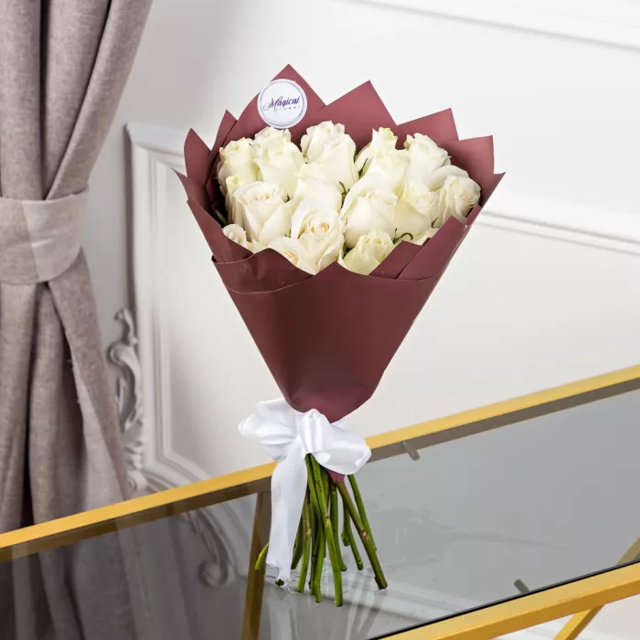 Букет из 19 белых роз 40 см