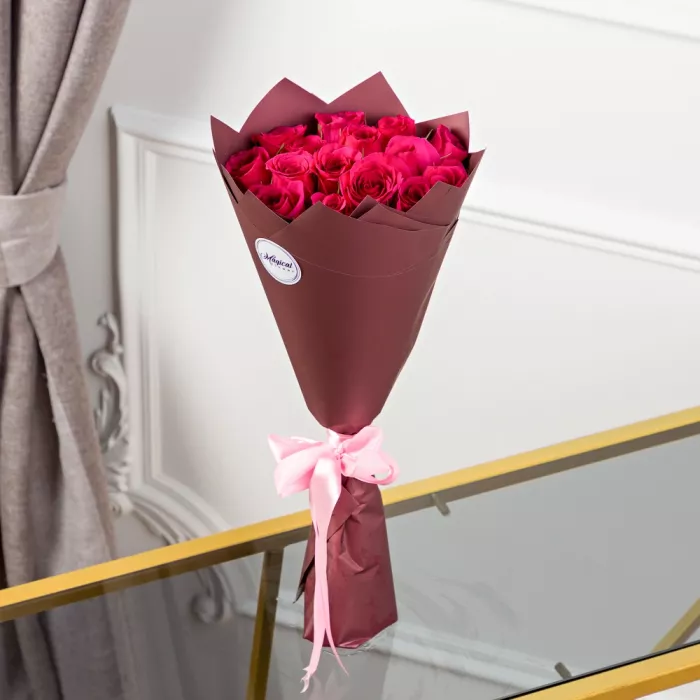 Букет из 15 малиновых роз